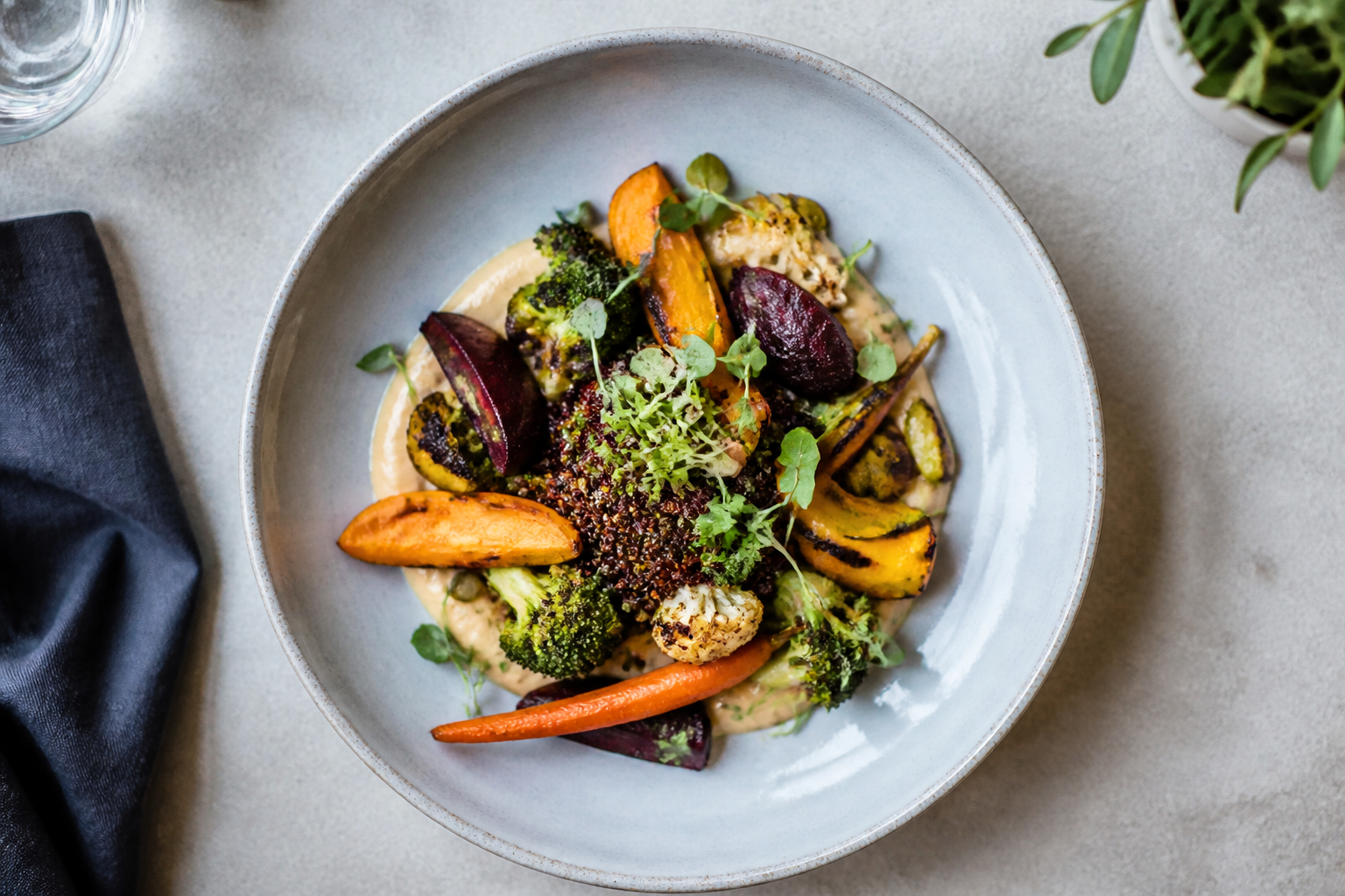 Manger vegan au restaurant : un guide pratique sans stress — AI-generated illustration · One Fork